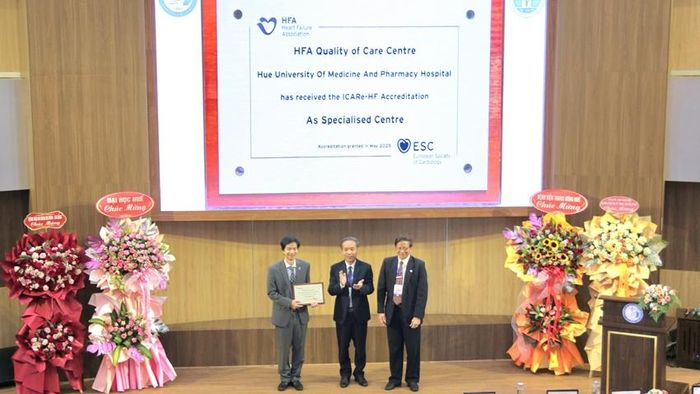 Bệnh viện Trường Đại học Y - Dược Huế đón nhận Chứng nhận Kiểm định ICARe-HF ở cấp độ Trung tâm Chuyên sâu từ Hiệp hội Suy tim (HFA) thuộc Hội Tim mạch châu Âu.