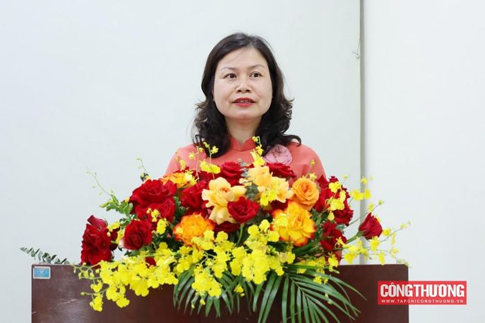Đồng chí Ngô Thị Diệu Thúy - Phó Bí thư Chi bộ, Phó Tổng biên tập Tạp chí Công Thương