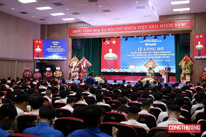 Bộ trưởng Bộ Công Thương Lê Mạnh Hùng đánh giá việc chuyển đổi mô hình là dấu mốc quan trọng, mở ra giai đoạn phát triển mới cho Đại học Công nghiệp Hà Nội