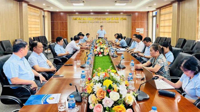 NB, TS. Đỗ Minh Chiến - Bí thư đảng ủy, Hiệu trưởng nhà trường nhấn mạnh vai trò đặc biệt quan trọng của báo chí cách mạng Việt Nam trong sự nghiệp xây dựng và bảo vệ Tổ quốc