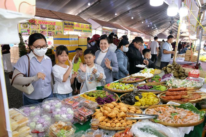 Lễ hội Bánh dân gian Nam Bộ trở thành thương hiệu du lịch ẩm thực TP Cần Thơ (Ảnh: N.T).