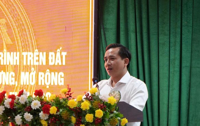 Tiếp thu các ý kiến tại hội nghị, UBND phường sẽ chỉ đạo các đơn vị liên quan rà soát, giải quyết những kiến nghị chính đáng của người dân, đồng thời yêu cầu đơn vị thi công thực hiện đúng thiết kế, bảo đảm chất lượng công trình.