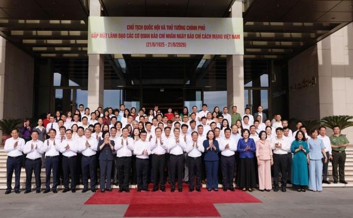 Chủ tịch Quốc hội và Thủ tướng Chính phủ gặp mặt lãnh đạo các cơ quan báo chí nhân ngày Báo chí Cách mạng Việt nam (21/6/1925 - 21/6/2026). Ảnh: Quang Phúc