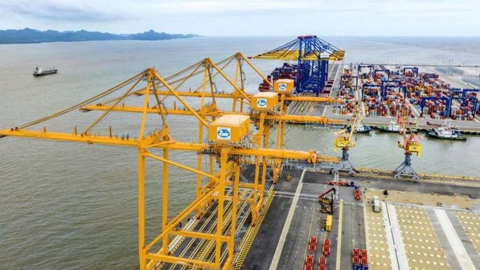 Việt Nam đang hướng tới mục tiêu trở thành nước phát triển có thu nhập cao vào năm 2045. (Trong ảnh: Cảng Lạch Huyện - Hải Phòng). Ảnh: An Thư
