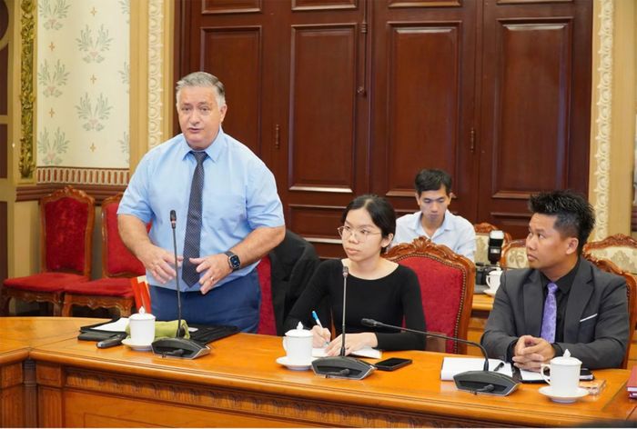 GS.TS Stephen Maxner, Giám đốc Trung tâm Việt Nam và Văn khố Sam Johnson thuộc Đại học Công nghệ Texas phát biểu.