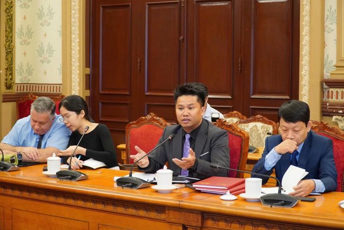 PGS.TS sử học Alex-Thái Đình Võ, đồng Chủ nhiệm dự án, giới thiệu về hoạt động của TTU-VWAI tại Việt Nam.