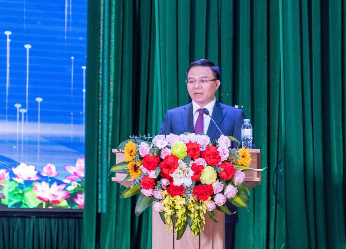 Bộ trưởng Bộ Công thương, ông Lê Mạnh Hùng bày tỏ tin tưởng Đại học Công nghiệp Hà Nội sẽ có những đóng góp ngày càng thiết thực cho ngành Công Thương và sự phát triển kinh tế - xã hội của đất nước. Ảnh: Mạnh Hưng