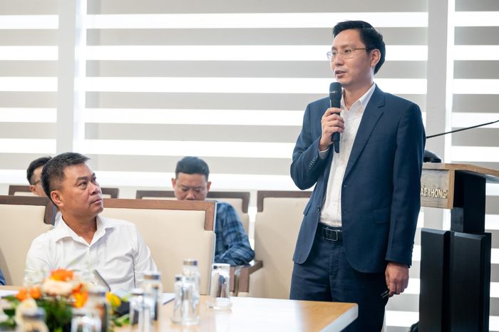 Giám đốc Trung tâm Bản quyền số Hoàng Đình Chung trình bày kinh nghiệm quốc tế trong bảo vệ và khai thác giá trị bản quyền báo chí trên môi trường số