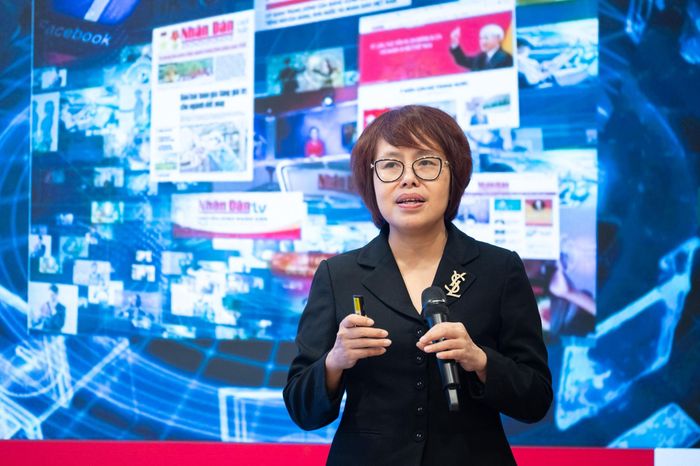 Phó Cục trưởng Cục Báo chí Đặng Thị Phương Thảo trình bày những vấn đề đặt ra và giải pháp cho vấn đề bản quyền báo chí trong kỷ nguyên số tại Việt Nam
