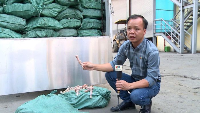 Nhà báo Nguyễn Trường Sơn trong một phóng sự thâm nhập các đường dây thực phẩm bẩn.