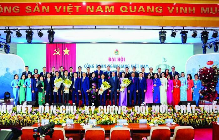 Ban Chấp hành Công đoàn NHVN khóa I, nhiệm kỳ 1993 - 1998