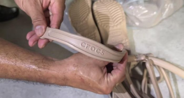 Loại dép xâm phạm quyền sở hữu công nghiệp đối với nhãn hiệu CROCS.