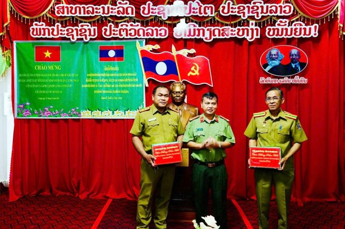Phòng An ninh đối ngoại Công an tỉnh Quảng Ngãi trao đổi kinh nghiệm với lực lượng an ninh cấp tỉnh các nước, nhất là các tỉnh có chung đường biên giới trên bộ.