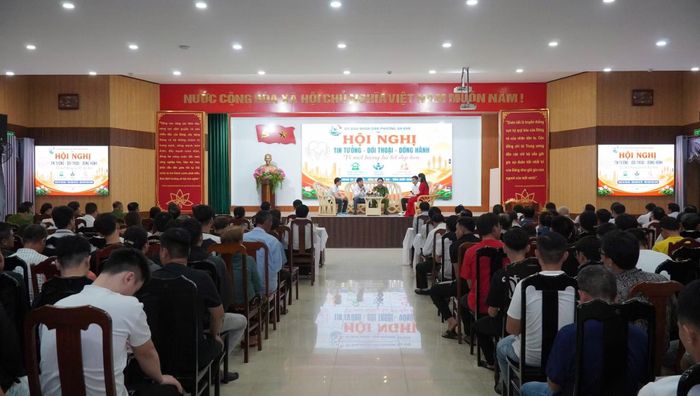Công an phường An Khê lắng nghe, động viên và đồng hành cùng những người hoàn lương tiêu biểu trên hành trình làm lại cuộc đời.