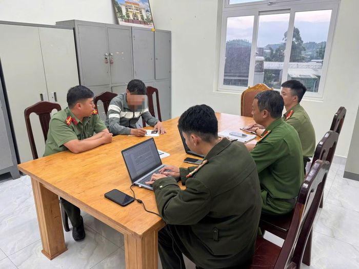 Công an làm việc với N.M.H.