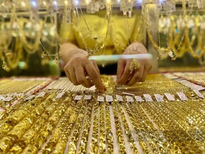 Sau khi Mỹ và Iran đạt thỏa thuận tạm thời nhằm chấm dứt xung đột kéo dài gần 4 tháng, giá vàng thế giới bật tăng mạnh