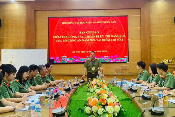 Trung tướng, TS Trần Minh Lệ phát biểu tại buổi làm việc.