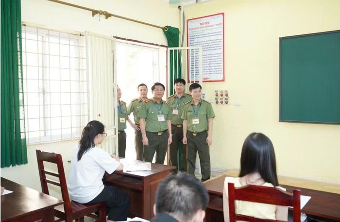 Đoàn kiểm tra của Cục Đào tạo kiểm tra công tác chuẩn bị cho Kỳ thi đánh giá của Bộ Công an năm 2026 tại Học viện Kỹ thuật và Công nghệ an ninh chiều 20/6.