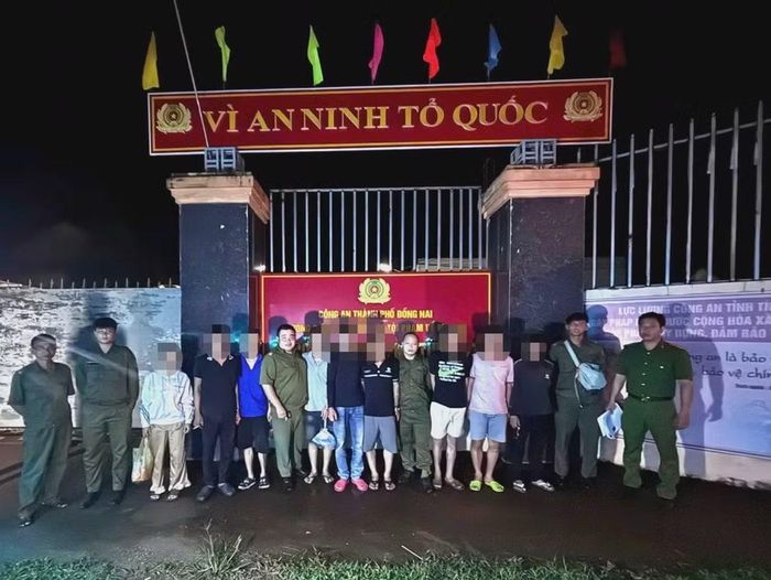 cơ quan Công an đưa 9 đối tượng đi cai nghiện bắt buộc.