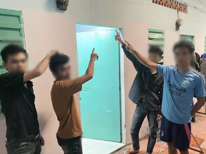 Công an phường Trảng Bom phát hiện các đối tượng sử dụng ma túy tại nhà trọ.