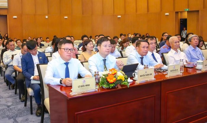 Tổng Biên tập Báo Nhân dân Lê Quốc Minh; Tổng Giám đốc Đài Truyền hình Việt Nam Nguyễn Thanh Lâm cùng lãnh đạo UBND TP Hải Phòng; lãnh đạo, nguyên lãnh đạo Hội Nhà báo Việt Nam dự bế mạc diễn đàn.
