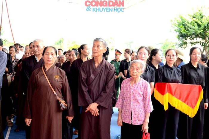 Đón những người con ưu tú đã hy sinh trở về với gia đình, quê hương Bát Xát - Lào Cai thân yêu. Ảnh: Quốc Hồng