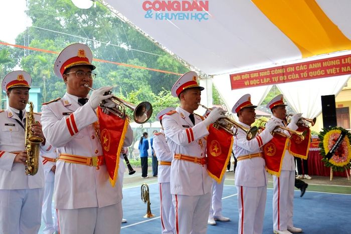 Quân nhạc cử hành tại buổi lễ. Ảnh: Quốc Hồng