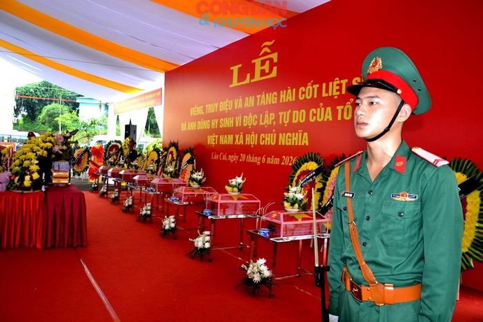 Đời đời nhớ ơn các Anh hùng, liệt sĩ đã hy sinh vì độc lập tự do của Tổ quốc Việt Nam thân yêu. Ảnh: Quốc Hồng