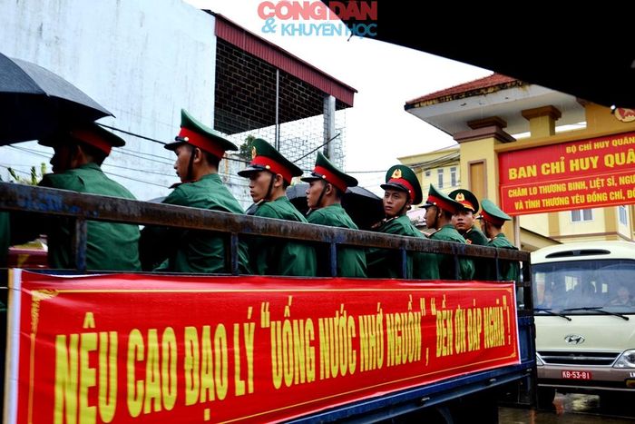 "Uống nước nhớ nguồn", "Đền ơn đáp nghĩa" là truyền thống muôn đời của dân tộc Việt Nam. Ảnh: Quốc Hồng