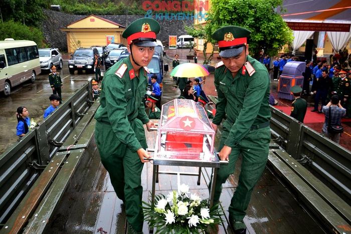 Tổ quốc ghi công, nhân dân đời đời biết ơn các Anh hùng, liệt sĩ đã chiến đấu, hy sinh vì đất nước. Ảnh: Quốc Hồng