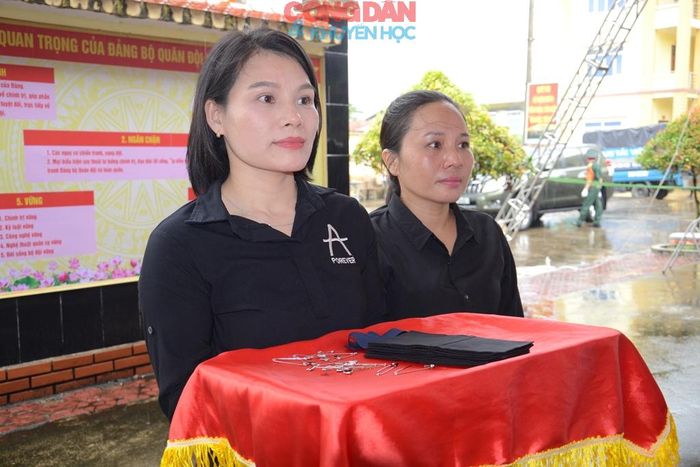 Đời đời biết ơn các anh hùng, liệt sĩ đã hy sinh vì Tổ quốc, quê hương. Ảnh: Quốc Hồng