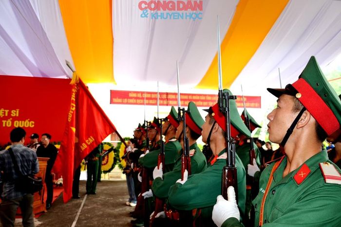 Chắc tay súng, tiếp nối truyền thống anh hùng của Quân đội nhân dân Việt Nam. Ảnh: Quốc Hồng