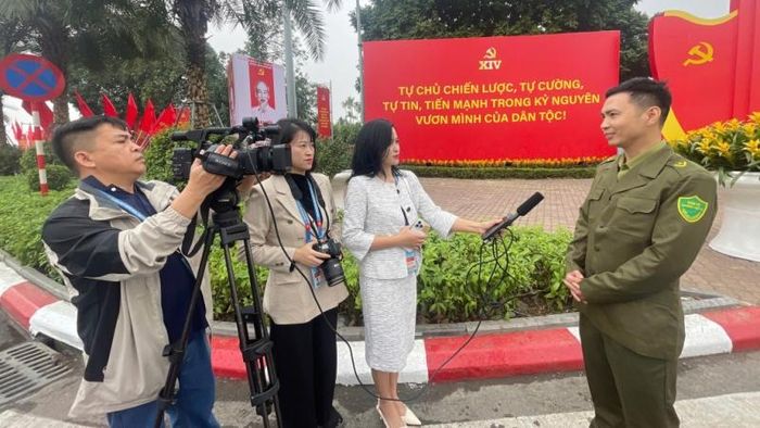 Đội ngũ nhà báo tác nghiệp Đại hội XIV của Đảng.