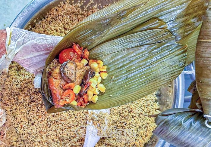 Nghệ thuật gói bánh phản ánh bản sắc cộng đồng người Hoa.