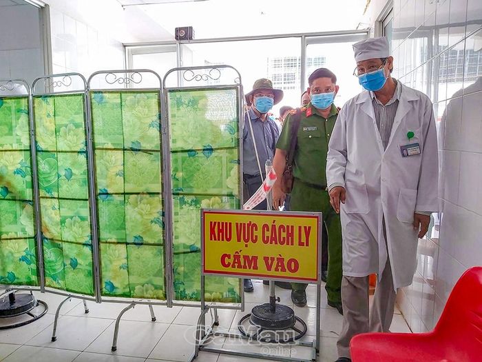 Thành viên Ban Chỉ đạo Phòng, chống dịch COVID-19 tỉnh kiểm tra, khảo sát công tác điều trị, cách ly tại các bệnh viện và cơ sở y tế trong thời gian dịch bệnh diễn biến phức tạp.