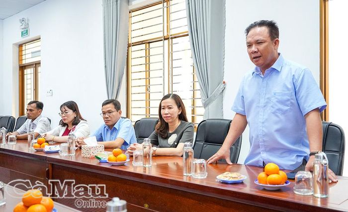 Đồng chí Cao Minh Quang, Phó Chủ tịch UBND xã Năm Căn, phát biểu chúc mừng đội ngũ những người làm báo tỉnh Cà Mau.