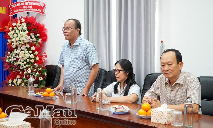 Nhà báo Lâm Hồ Sỹ, Giám đốc Báo và phát thanh, truyền hình Cà Mau, đánh giá cao sự phối hợp, hỗ trợ của các địa phương, trong đó có xã Đất Mới, đối với hoạt động báo chí trong thời gian qua.