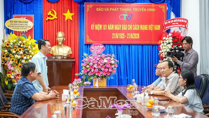  Đồng chí Trần Viết Luận, Phó Chủ tịch UBND xã Đất Mới, phát biểu tại buổi gặp mặt.