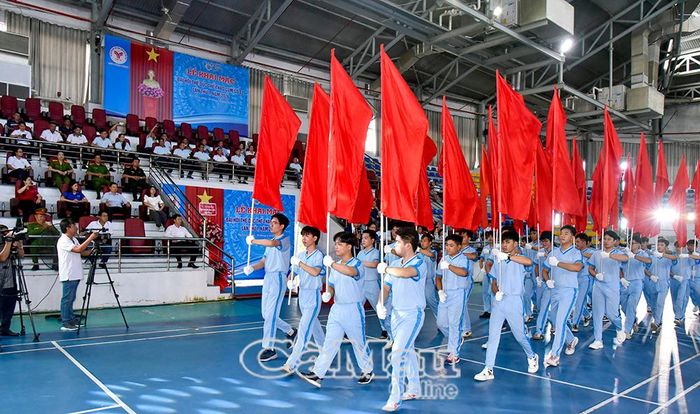  Các đoàn vận động viên tham gia diễu hành.