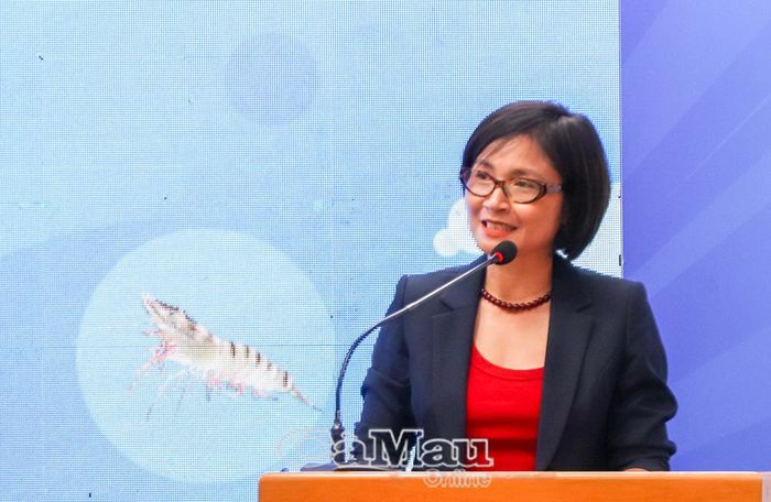  Bà Phạm Thùy Dung, Quản lý Dự án của Tổ chức Oxfam tại Việt Nam, phát biểu tại vòng chung kết cuộc thi.