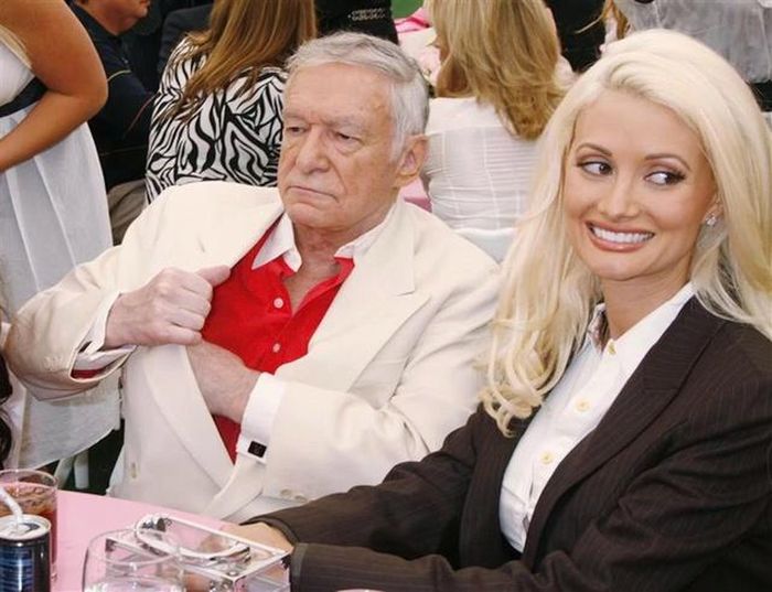 Hugh Hefner qua đời năm 2017 nhưng những tranh cãi xoay quanh cuộc sống của ông tại Playboy Mansion vẫn chưa khép lại. Ảnh: Reuters