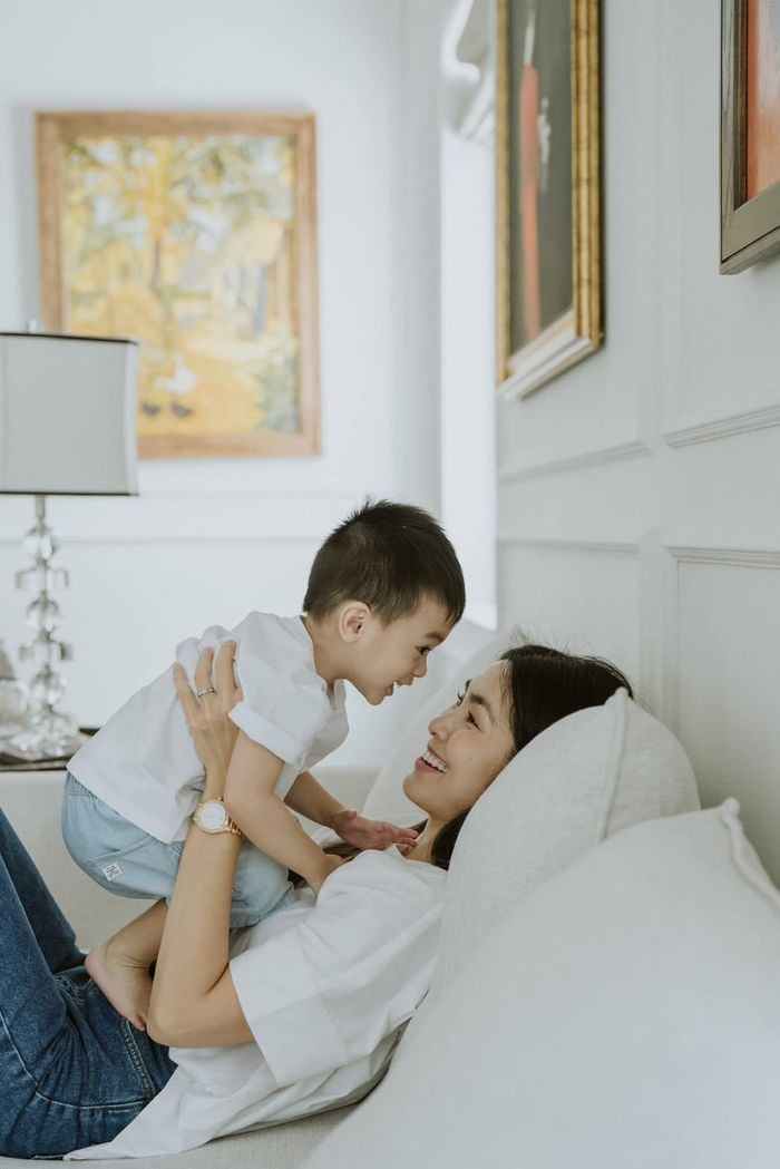 Nữ diễn viên tận hưởng cuộc sống bình yên, kín tiếng bên gia đình nhỏ. (Ảnh: FBNV)