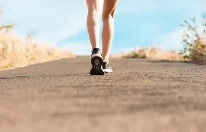 Công thức đi bộ 5-4-5 được nhiều chuyên gia khuyến khích. Ảnh minh họa