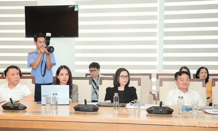 Các đại biểu tham dự phiên thảo luận chủ đề “Đổi mới, sáng tạo để tiếp cận bạn đọc, phát triển kinh tế báo chí”. Ảnh: Đình Trung