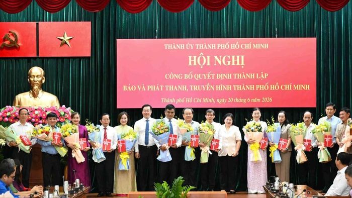 Lãnh đạo TPHCM tri ân các cơ quan báo chí đã có nhiều đóng góp cho sự phát triển của Thành phố. Ảnh: VIỆT DŨNG