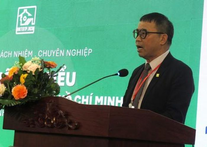 TS, KTS Phan Đăng Sơn (Chủ tịch Hội KTS Việt Nam) phát biểu tại Đại hội. 