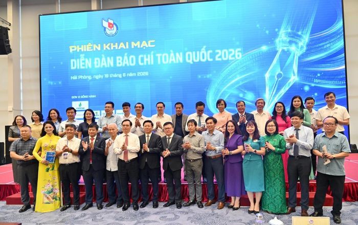 Các đại biểu tham dự Phiên khai mạc Diễn đàn Báo chí toàn quốc 2026.