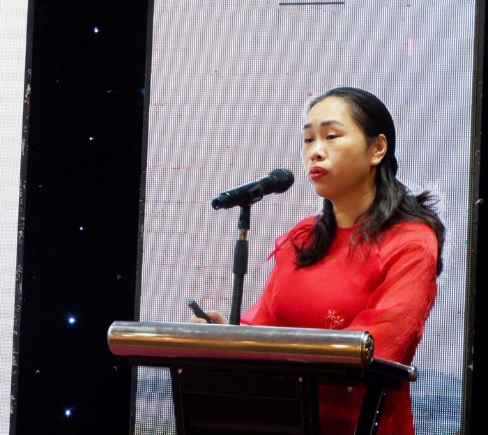  Tiến sỹ Nguyễn Thị Hồng Liễu, Cục Môi trường, Bộ Nông nghiệp và Môi trường trình bày báo cáo tại Hội nghị. 