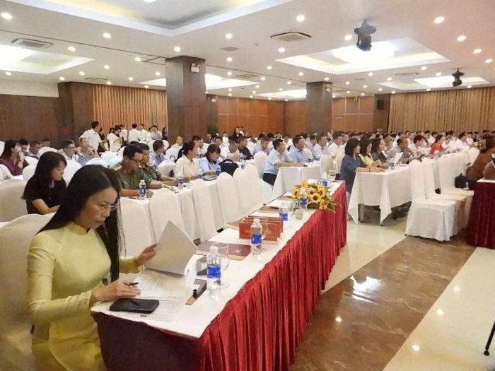  Đông đảo phóng viên, nhà báo tham dự họp báo tại tỉnh Đắk Lắk. 