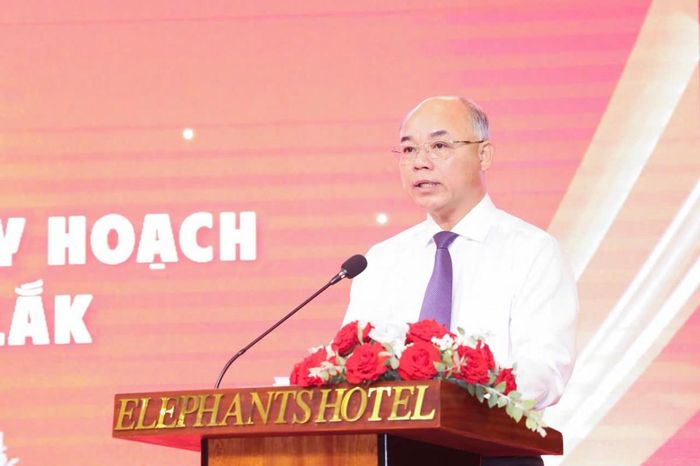  Phó Chủ tịch UBND tỉnh Trương Công Thái phát biểu tại buổi họp báo.